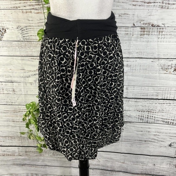 Cabi Skirt size Small Black White Mesh Bubble Hem Full Knee Stretch Modest Slim - Picture 12 of 13